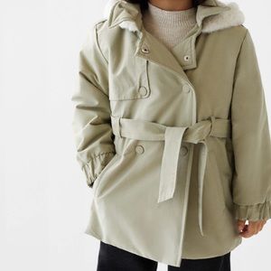 Brand new!!!
Mango Faux shearling interior jacket. Size 18-24m